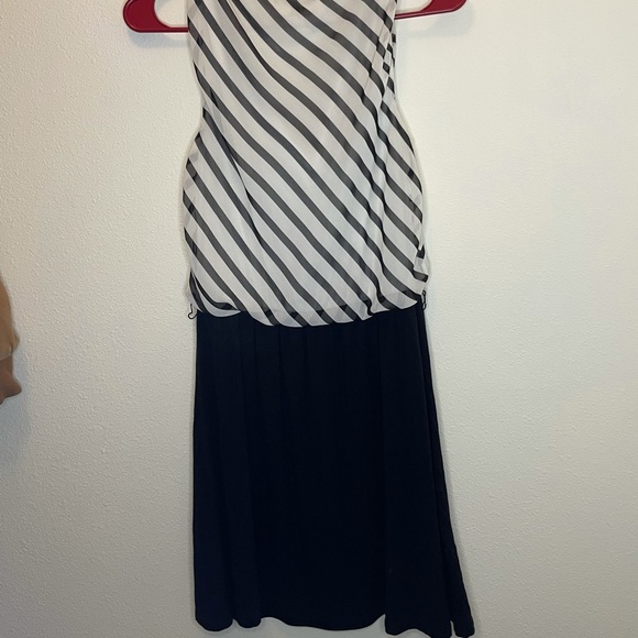 Mid-Thigh Formal Dress - Picture 3 of 3